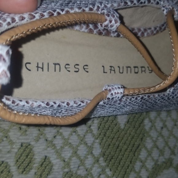 NWOT Chinese Laundry Lace up Snake Patterned Flats - Picture 3 of 5